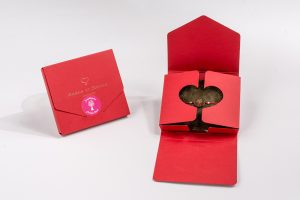 Fondazione Cecilia Oria braccialetto placcato oro nella confezione